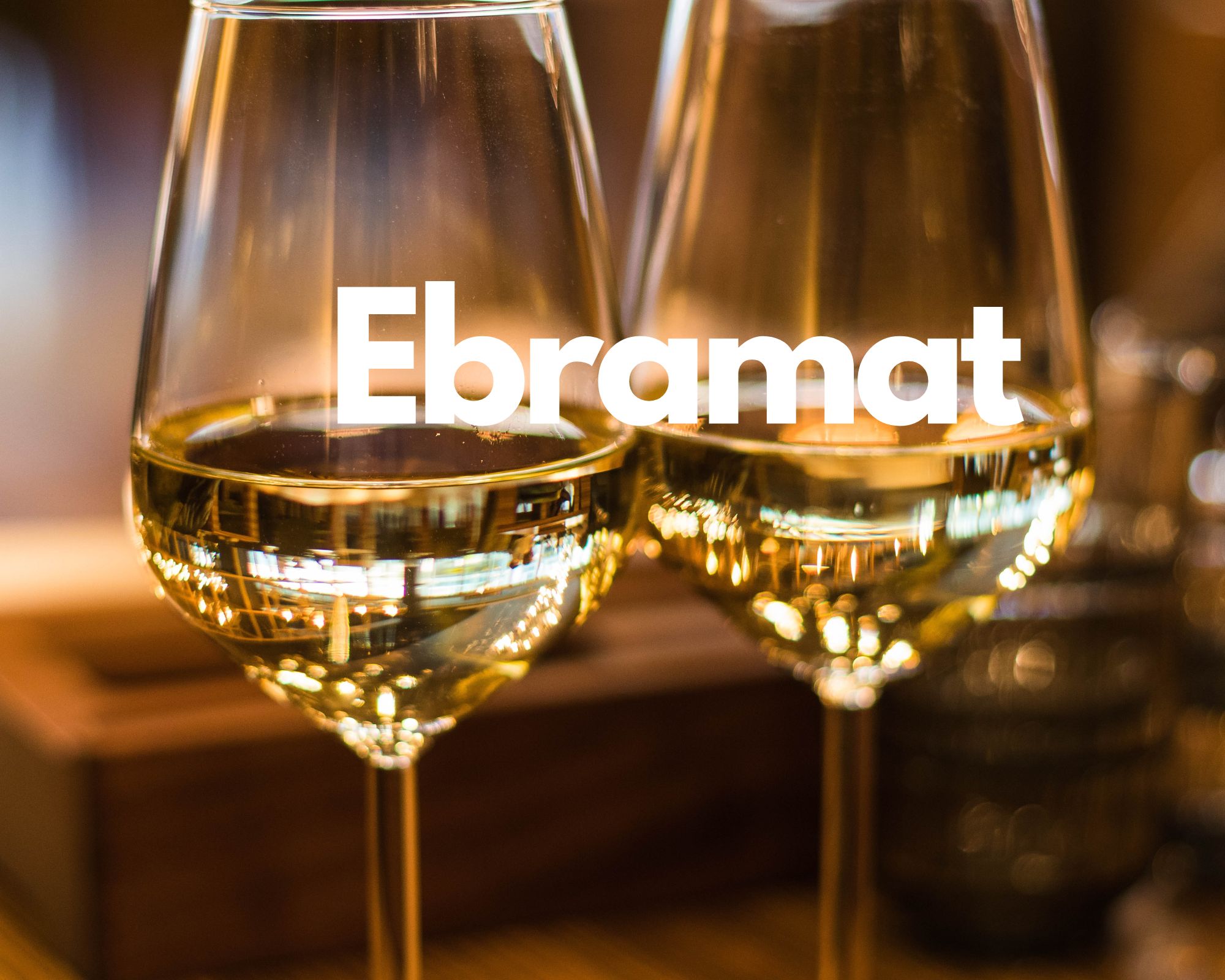Two glasses of white wine, Italian grape varieties