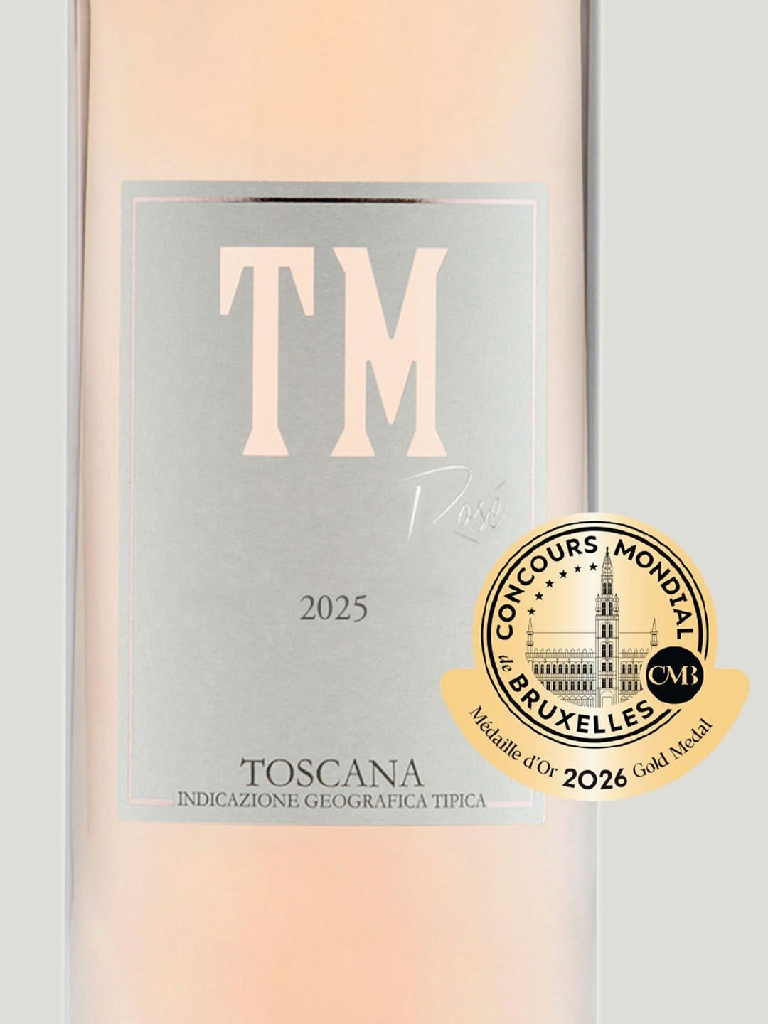 A wine award and bottle of Tenuta Monteti
