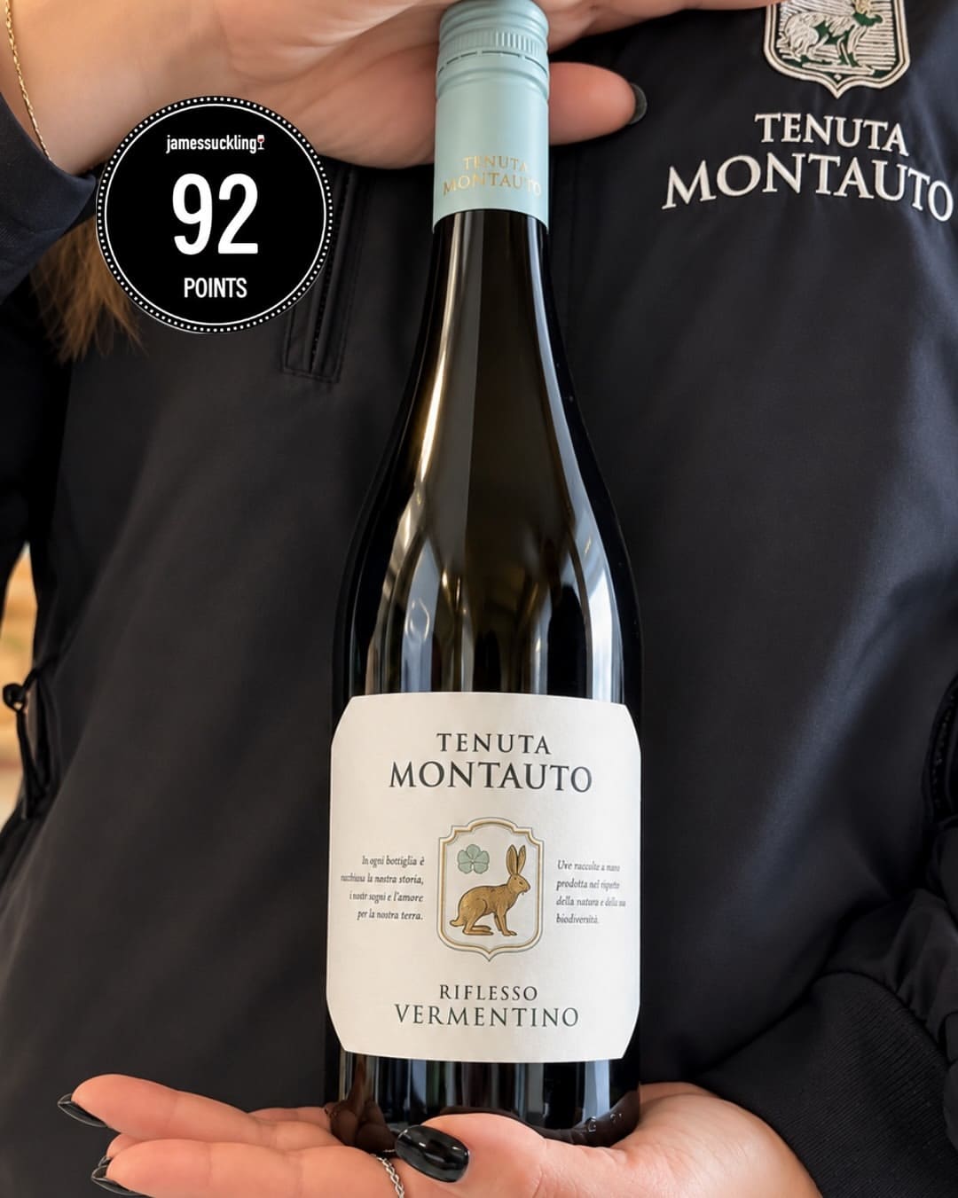 A bottle of Monauto's wine and award