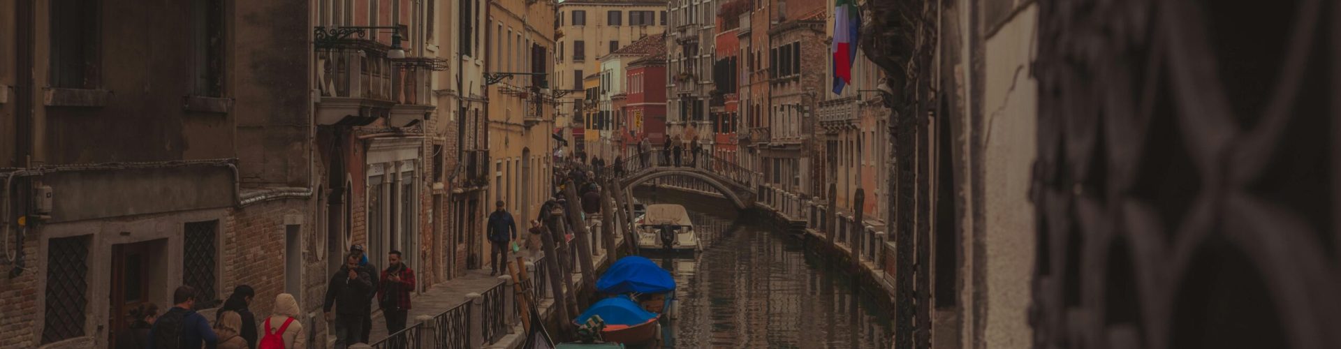 Venice Architecture Venice Architecture as a way to present Italian grape varieties